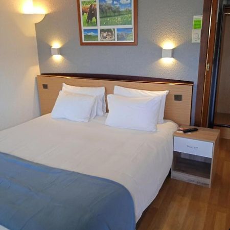 Hotel Restaurant Campanile Aurillac Exterior foto